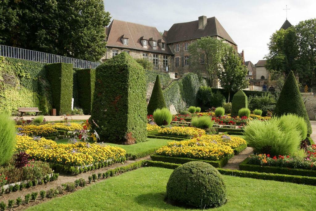 Ld - Location Montlucon Apartment Bagian luar foto